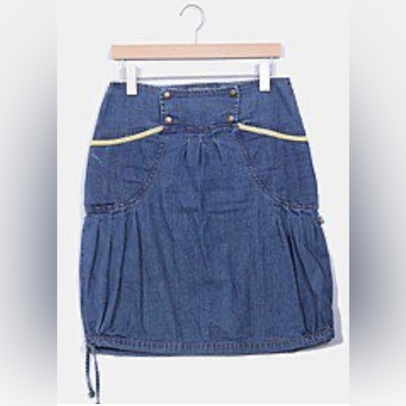 Dresses & Skirts - Vintage denim skirt    Women size small